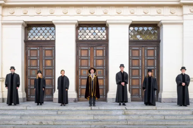 The vice-chancellor and colleagues dressed for the doctoral degree conferment ceremony. Photo.